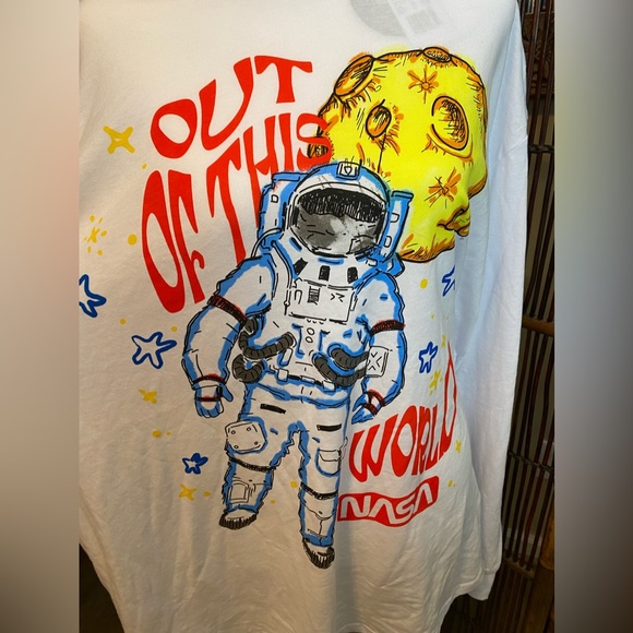 🥳HP🥳NWT OUT OF THIS WORLD NASA LONG SLEEVED T-SHIRT - Picture 7 of 7